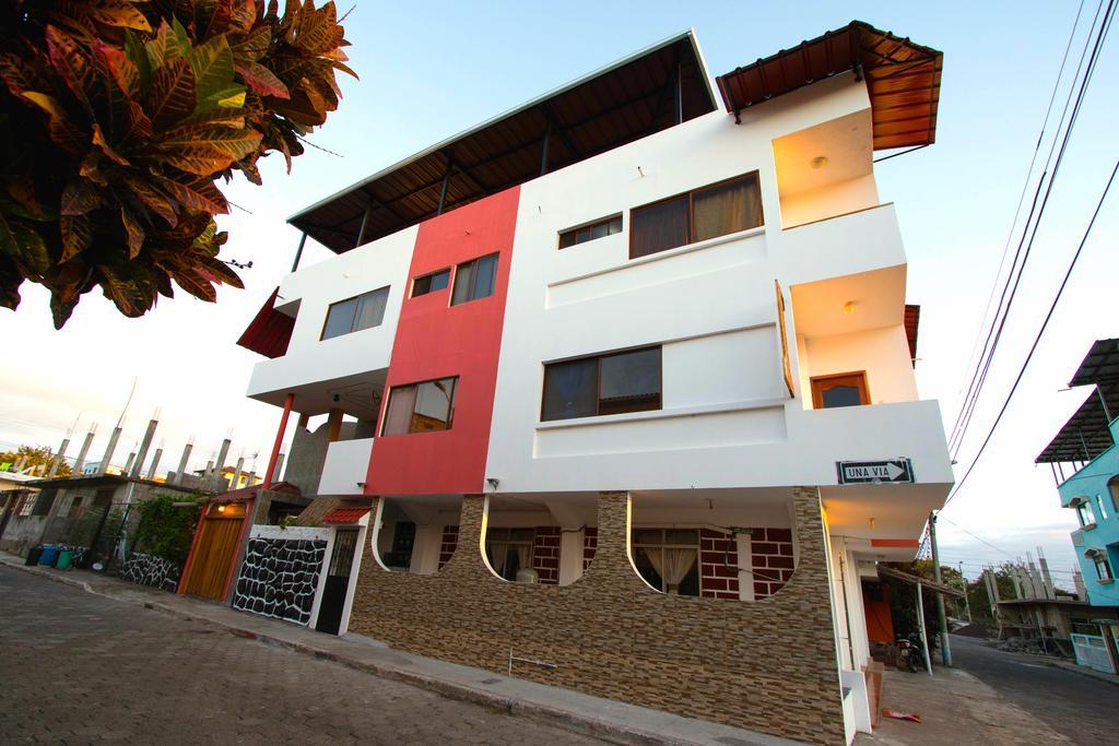 Hostal Tongo Reef Puerto Baquerizo Moreno Exterior foto